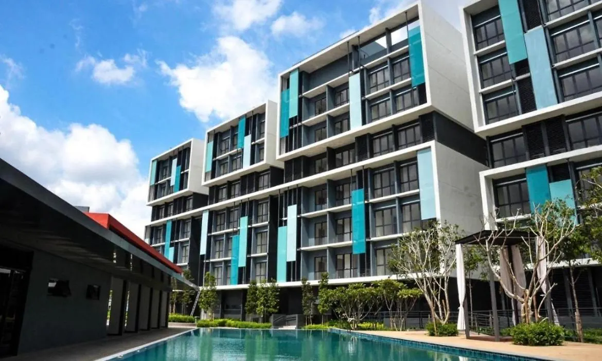 Apartment Core Soho Designer Suite @ Klia Sepang